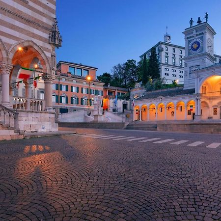 Appartamento Ampio Trilocale A Udine Centro Esterno foto